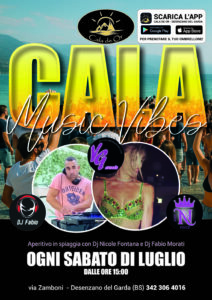 cala music vibes ogni sabato di luglio con dj nicole e fabio a Cala de Or, presso la Spiaggia d'Oro di Desenzano del Garda
